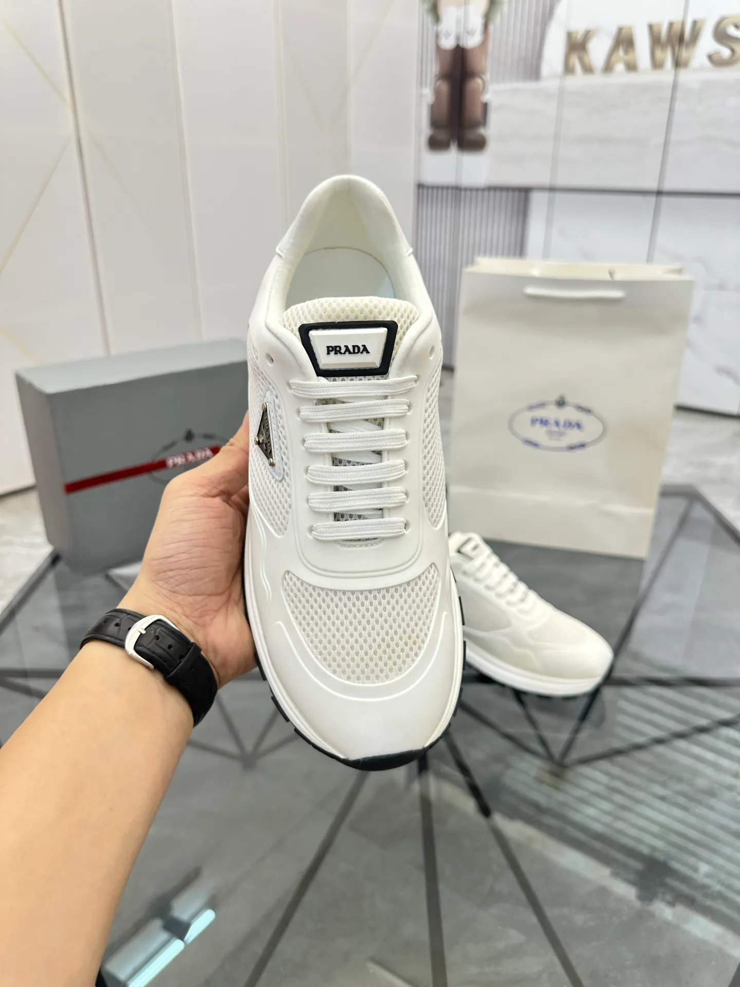 Men's shoes for sale 💰: 💰P600¥ High-end top quality Product trademark: Prada *"Prada*" low-top casual shoes Regular size: 38-45 (can be customized to 46) Product materials: Upper imported glue splicing original material, breathable lining, cowhide foot pads, original outsole. Number: 832